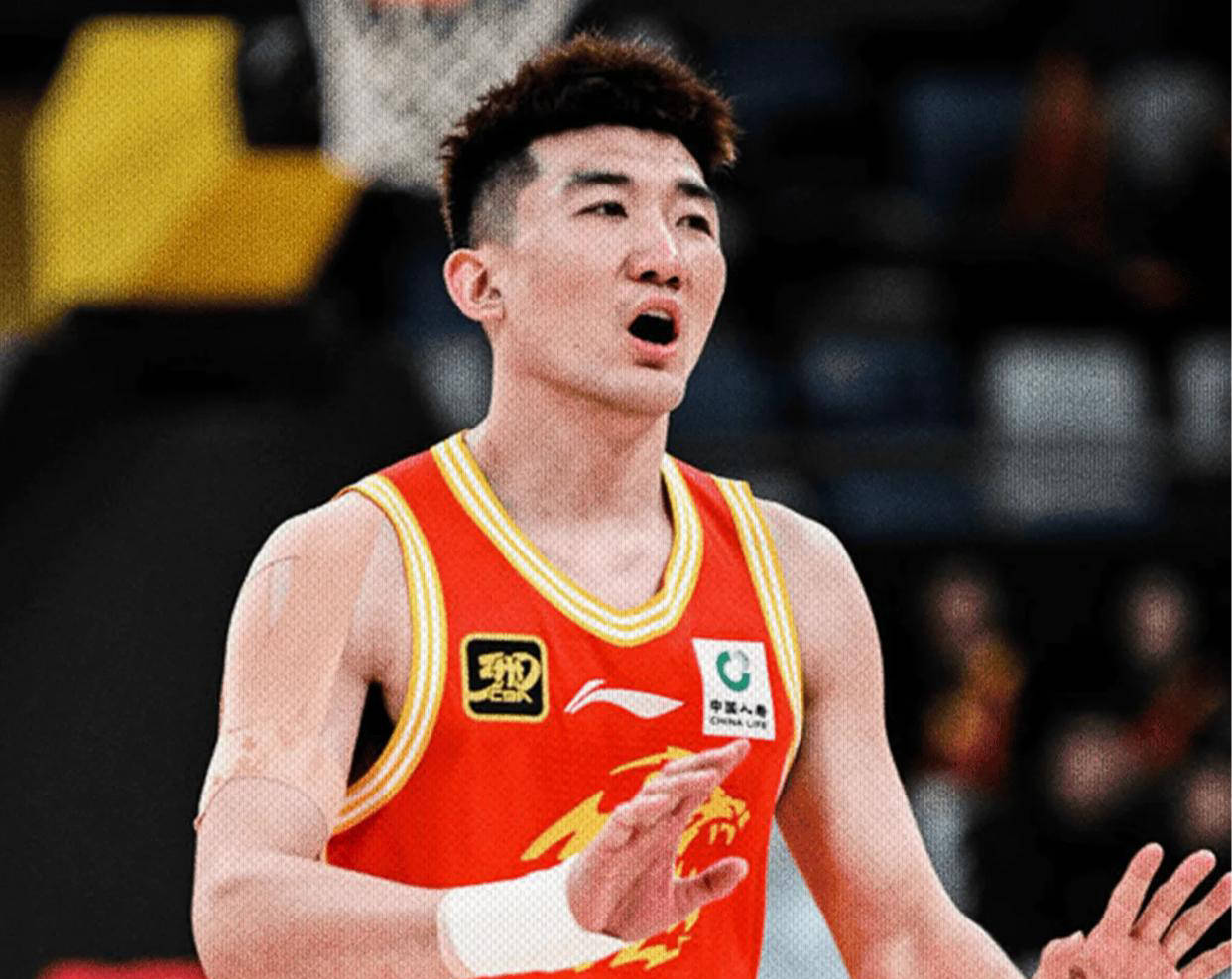 后卫神勇防守，帮助球队保持不败